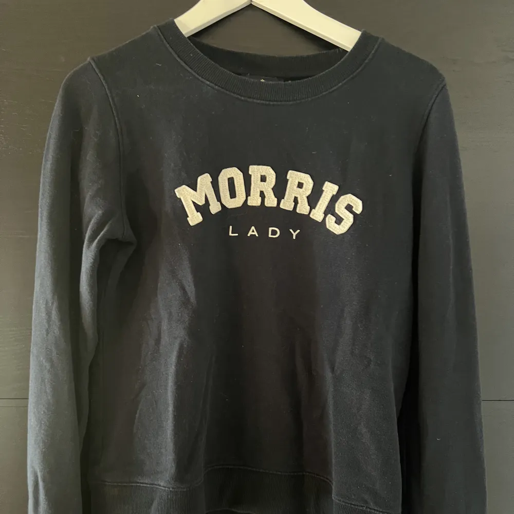 säljer denna Morris sweatshirt då jag inte använder den längre, skriv om ni undrar något, pris kan diskuteras 💘💘 köparen står för frakt 💘💘. Tröjor & Koftor.