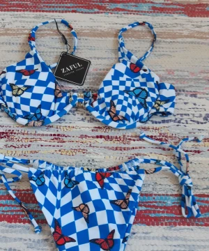 Bikini  - Säljer en oanvänd bikini, säljes pga felköp (fel storlek).