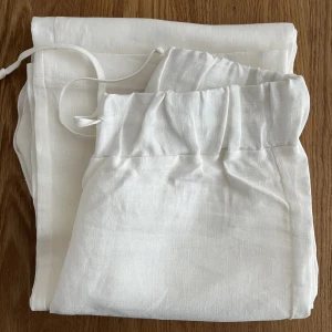 Linnebyxor  - Linnebyxor från Adsgn. Storlek M. Använda en gång.  Nypris 799kr.