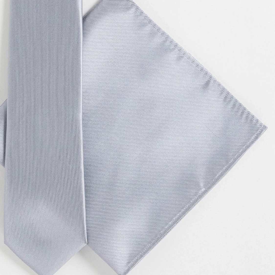 Set med slips och bröstnäsduk från Gianni Feraud