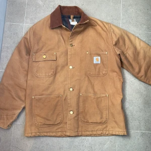 Carhartt Caroenter jacka  - Säljer min favoritjacka från carhartt. 8/10 skick. Är väldigt tjock och redig. Nypris 2400