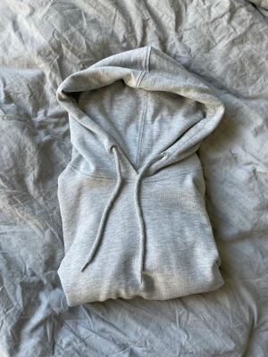 Grå hoddie - Superfin grå hoddie.