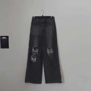 Mörkgrå vida jeans - Mörka jeans, vida. Högmidjade 