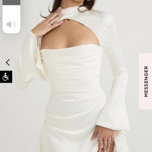 House of CB - toria - Klänning från house of CB, modell Toria i storlek M.   Aldrig använd endast provad.  Perfekt till student eller annan fest! 