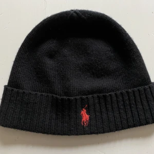 Ralph Lauren mössa - Säljer min Ralph Lauren mössa eftersom den inte kommer till användning