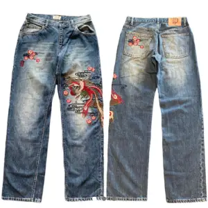 Authentic Vintage Baggy Karakuri Graphic Jeans | Skick - 10/10 | Storlek - 30 | DM för frågor