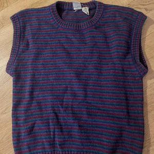 Stickad väst - Säljer denna superfina västen köpt vintage i Barcelona! 