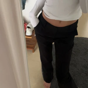 Kostymbyxor - Säljer mina kostymbyxor från Bik bok då de inte kommer till användning. Använda några få antal gånger.