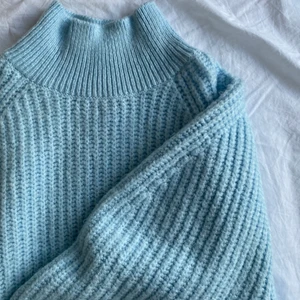 LXA stickad kofta  - Mysig stickad kofta ifrån LXA strl L. Varan är i nyskick. 