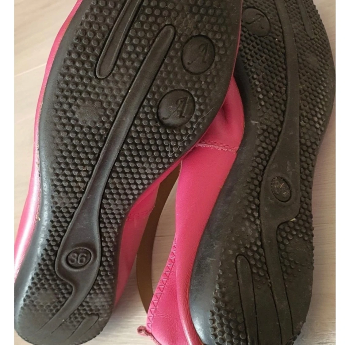 Tory Burch rosa Ballerinaskor stl 36 - 91