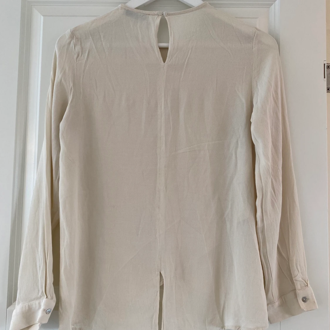 Ljus beige blus från Mango - 90