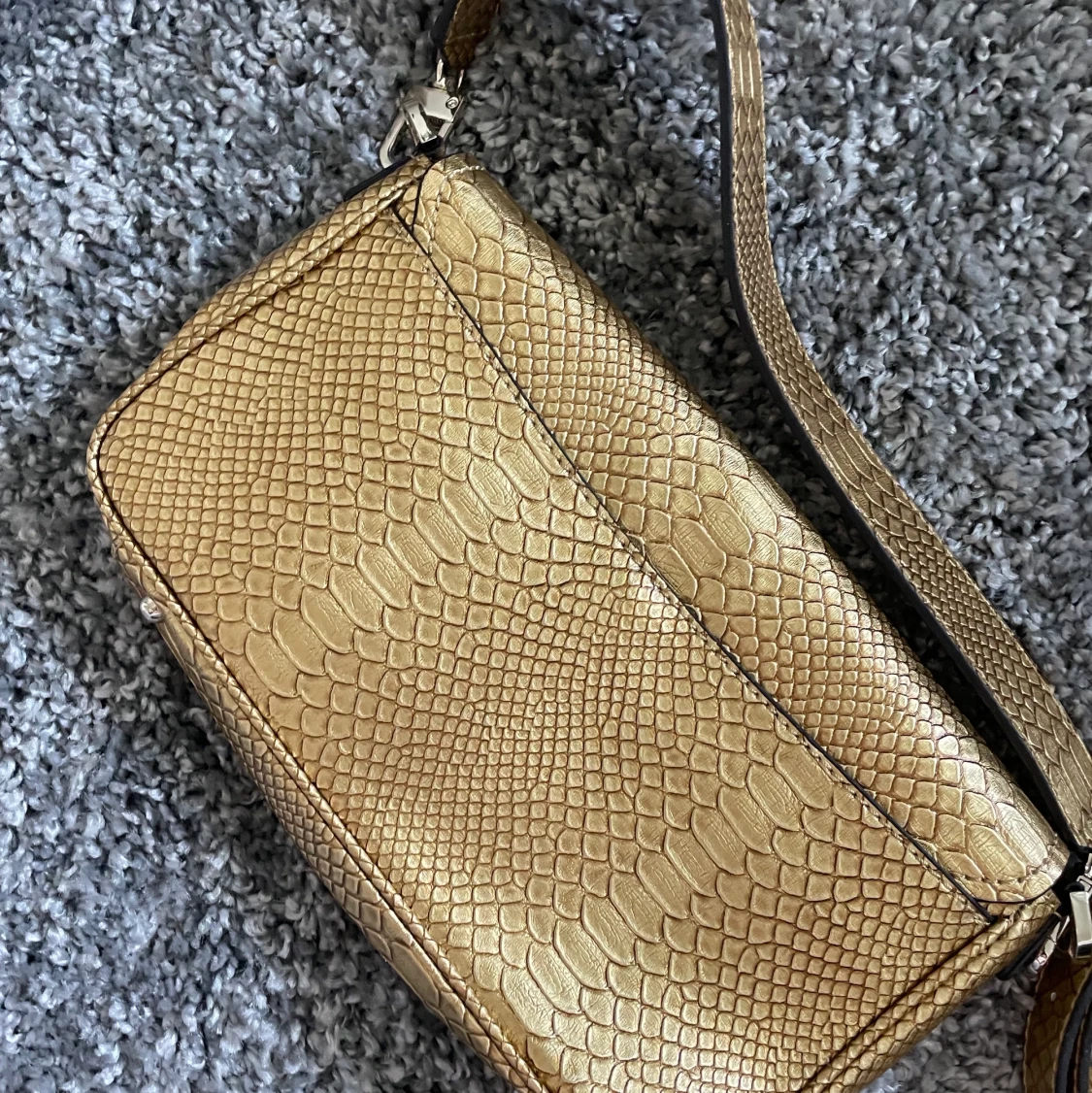 Guld väska - 90