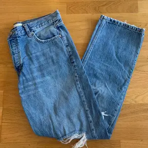 Slitna jeans från Gina Tricot. Storlek 40. Mycket bra skick. 