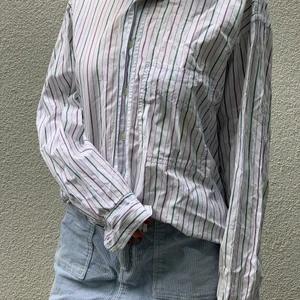 Randig skjorta - En skön, tunn och randig skjorta :)  