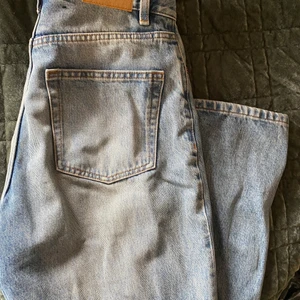 Jeans - Jättefina blå jeans i modellen yoko från monki. 80 kr + frakt💕
