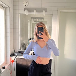 Topp - Fungerar som magtröja eller med linne under