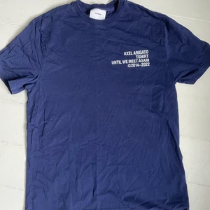 T-shirt Axel Arigato  - Bra skick, nästan aldrig använt 