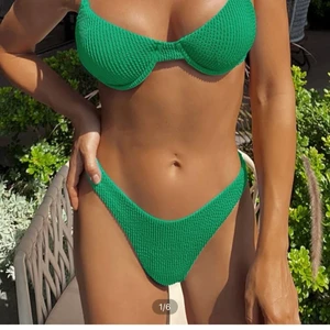 Grön bikini - Säljer denna grymt snygga bikini i storlek M. Säljer på grund av att den tyvärr är för stor så aldrig använd💚