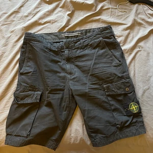 Stone island shorts  - Bra skick. köpta från stone islands hemsida. Har inte använt dom så mkt. 