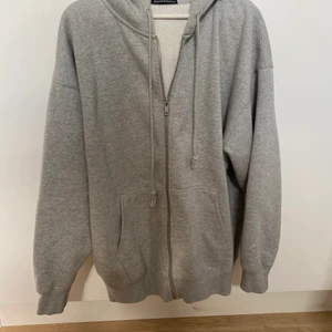 Oversized luvtröja - Endast använd ett par gånger. Säljer för 250kr +frakt.