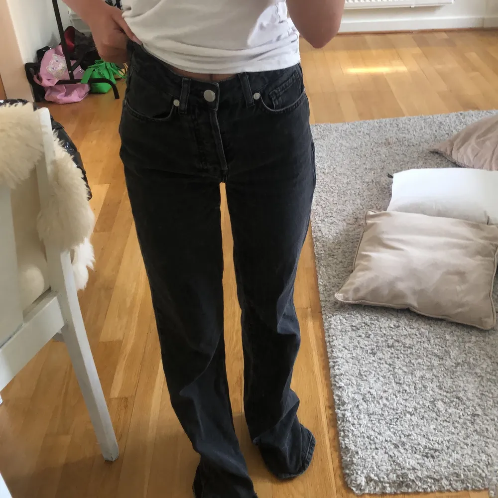 Säljer dessa jeansen från Carlings i storlek 32. De är i bra skick. Säljer för 250kr + 50kr frakt 💕. Jeans & Byxor.