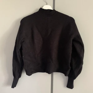 Polotröja - Polotröja i storlek S. Finns matchande kjol till om önskas.