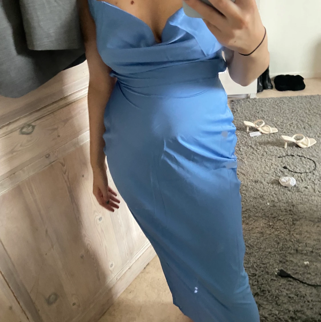 Blå klänning, in the style