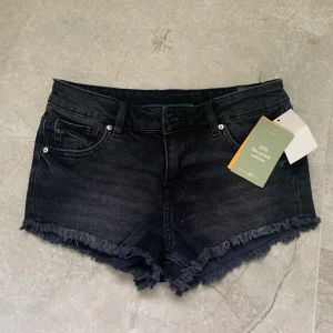 Jeans short - Stl 36 och helt nya