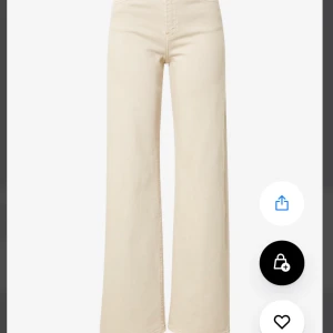 Bershka wide leg bruna - Byxorna är samma som på första bilden men dem jag säljer är bruna, säljer pga av att dem inte passa i längden. Bara testat dem så lappen finns kvar! 