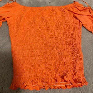 Orange tajt långärmad tröja - Orange långärmad tröja, väldigt töjbar