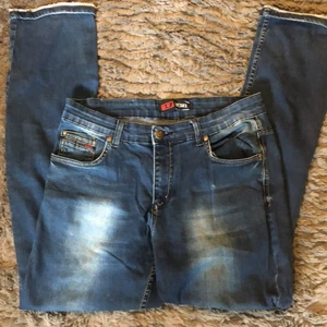 Diesel jeans st 32 - Stretchiga jeans från diesel st 32