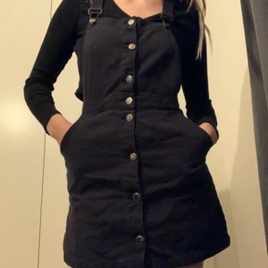 Hängselklänning - Använd en hel del, men säljer då den inte är min stil längre:) 