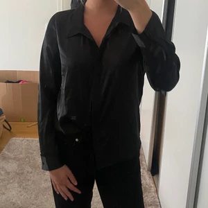 Glansig skjorta - Fint skick