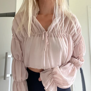 Missguided blus - Använd 2-3 ggr, perfekt skick!