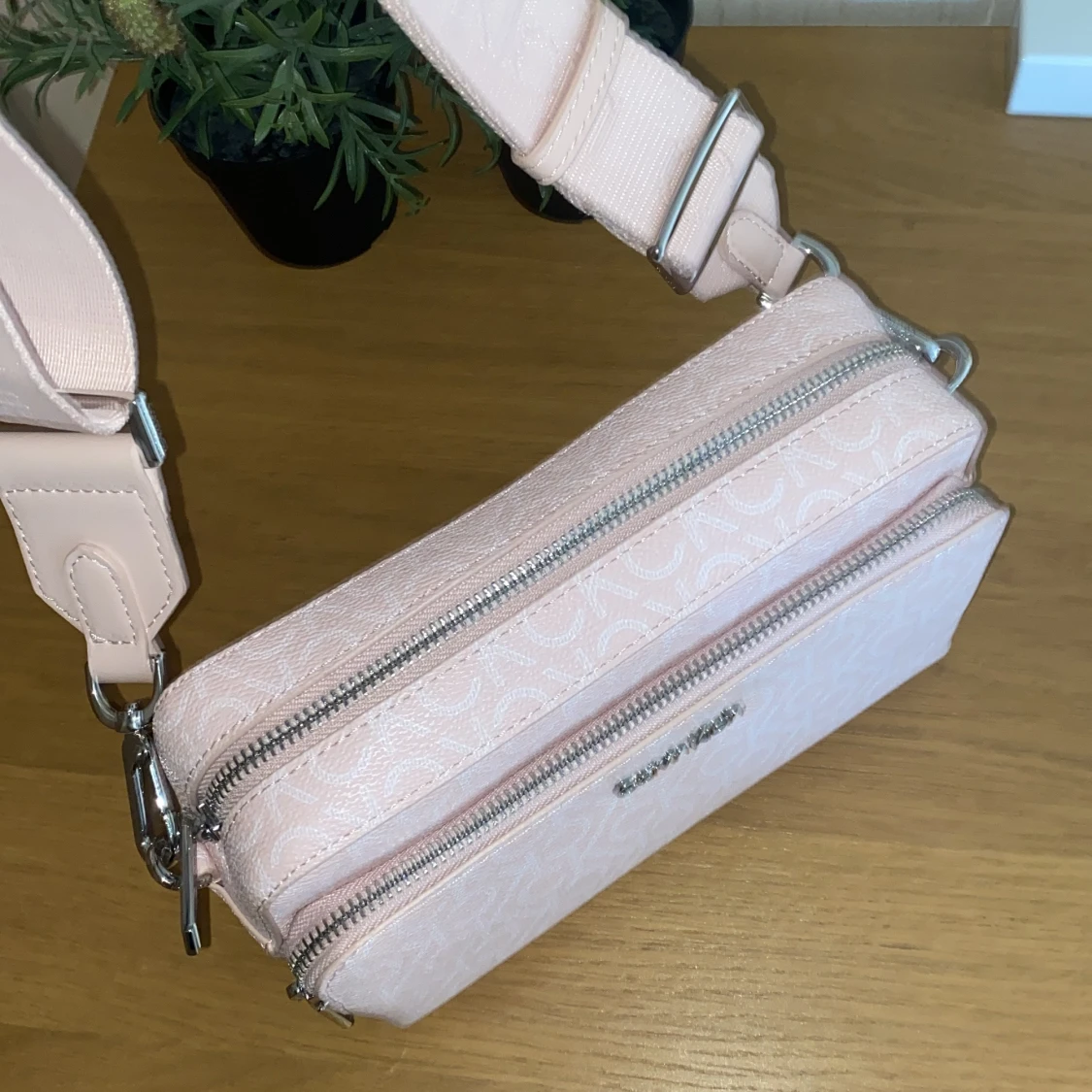 Calvin Klein väska  - 90