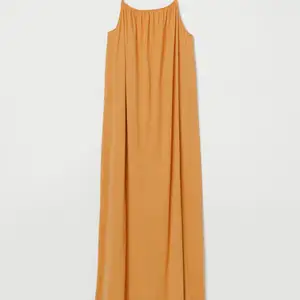 Oanvänd klänning från H&M.  Passar jättebra som t.ex. strandklänning 