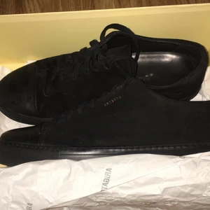 Arigato Storlek 44 - Någotlunda använd men fortfarande i bra skick och frächa att ha på sig