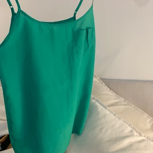 GRÖNT LINNE - Liten fläck, se sista bilden💖