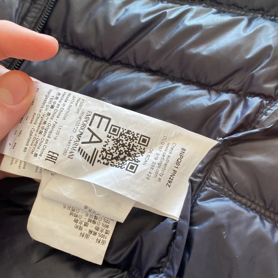 Mörk blå Ea7 väst storlekS  - 91