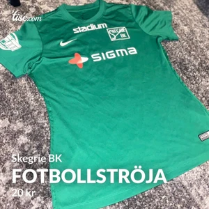 Fotbollströjor  Skegrie BK - Båda för 30kr + 52kr frakt eller 20kr st + 52kr frakt. Dom är i fint skick.