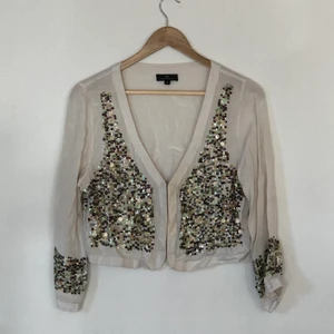 Kofta - Kofta med paljetter från märket day. Storlek 42. Saknar ett spänne (bild 2) men går att använda spännet från en bh för att fixa. 