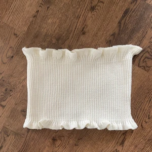 Vitt tub-topp i strl S - Vitt tub-topp från madlady. I strl S men passar lika bra som en M, väldigt stretchig.