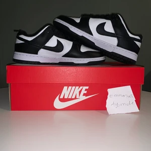 Nike dunk pandas  - Nike dunk PANDAS 🐼 helt nya kvitto kommer med. Priset ligger på 2000kr men vid snabb affär kan priset diskuteras