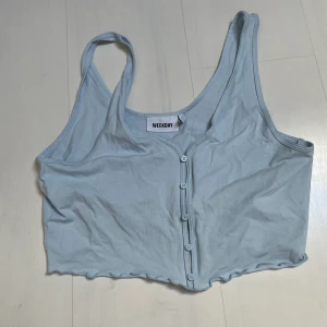 Linne från Weekday  - Knappt använt väldigt gulligt. Storlek m men passar större 