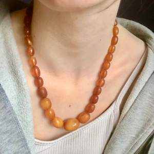 Halsband med matta ornaga stenar pärlor. 😍😍🧡🧡🧡🧡🧡🧡