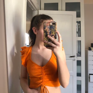 Söt topp - Säljer denna söta Sommartopp ifrån Zara 🙈 40kr plus frakt!! frakten kostar 66kr🤩 storlek: M!!