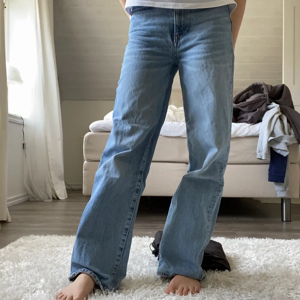 Blå raka jeans från lager 157, den sitter sjukt snyggt och är väldigt sköna! Rak modell. Jeansen är i mycket bra skick! . Jeans & Byxor.