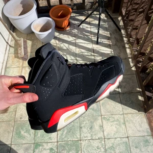 Air Jordan 6 OG ”infrared” stl 43 - Skorna är använda men i mycket gott skick. Lådan finns tyvärr ej kvar. 