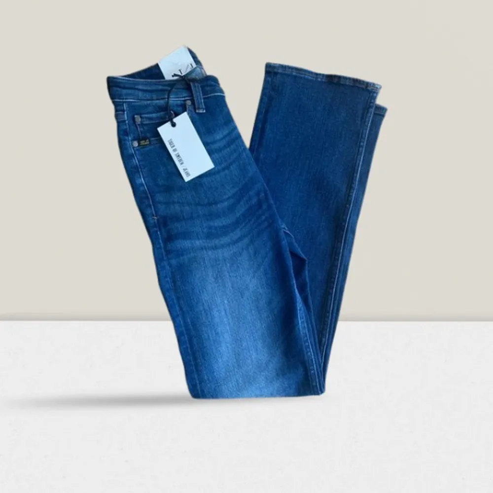 New with tags Tiger of Sweden jeans W26 L30. Original price 1399kr. Jeans & Byxor.