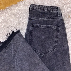 Svarta jeans  - Superfina och sköna jeans som jag tyvärr växt ur.